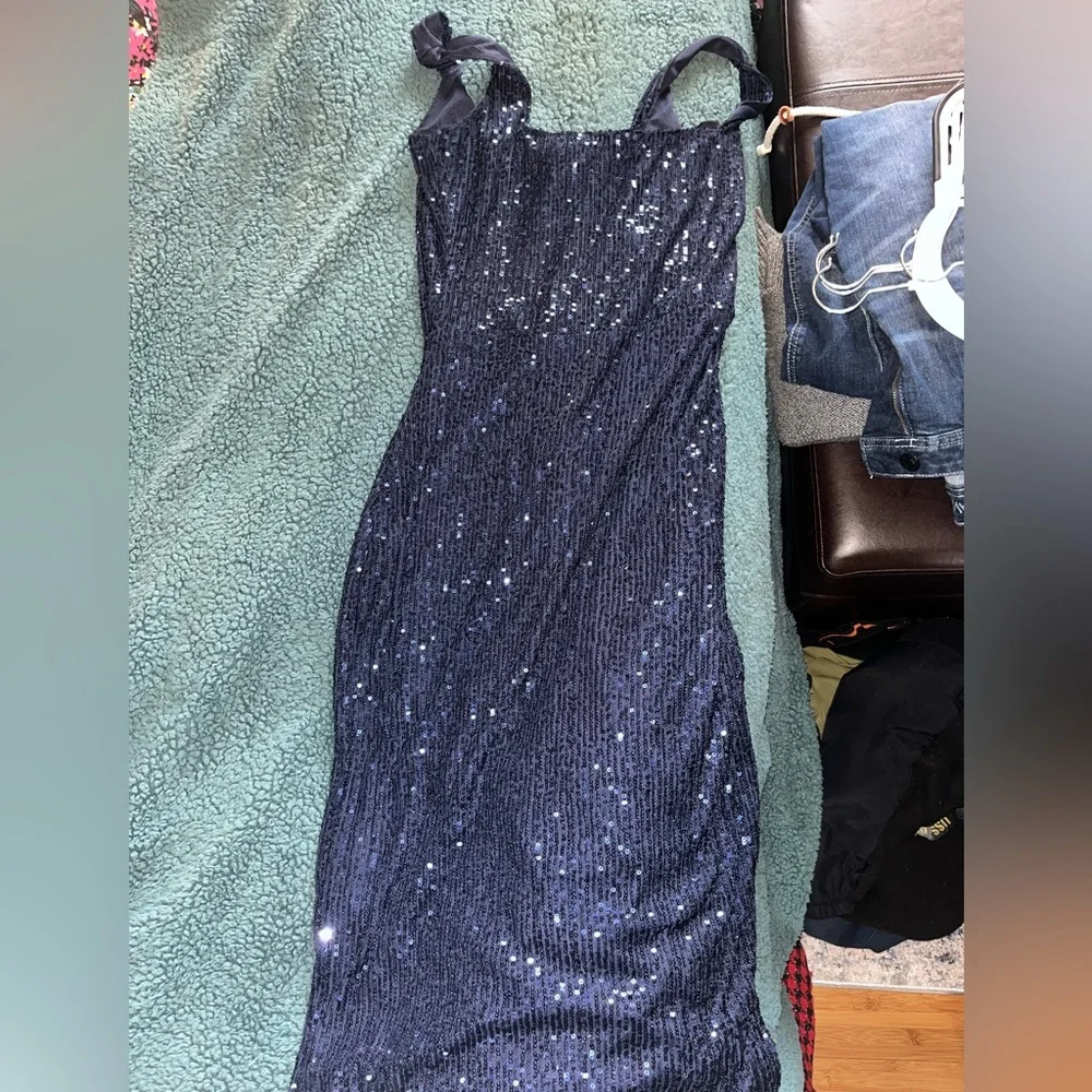 Midnight Blue Shimmery Sequin Dress  💙🖤 - Picture 3 of 6